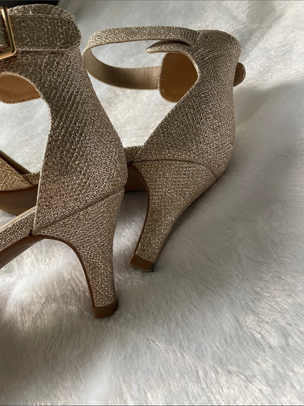 Elegant champagne gold Heels - Picture 5 of 9